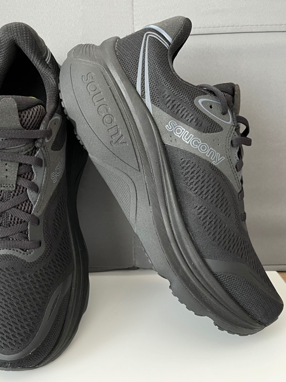 Saucony Men's Running Hurricane 26 Triple Black Size 10 USA S101098-1004NoBoxNew